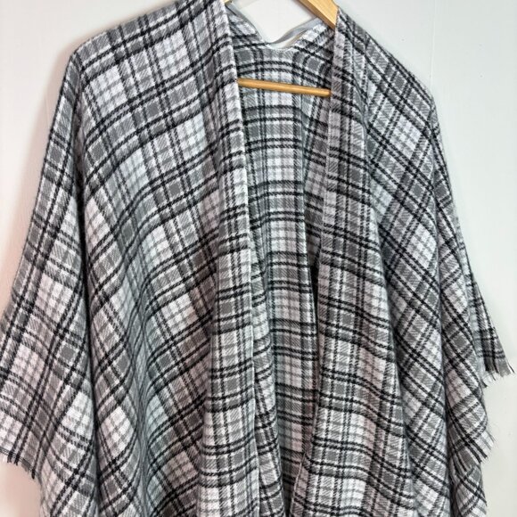 Old Navy Flannel Knit Poncho Ruana One Size Gray Plaid Fringe Open Cardigan - Picture 2 of 8